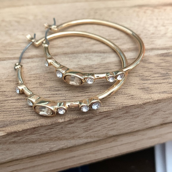 Gold toned hoops with clear crystals highlighting a center taupe crystal, new - Picture 1 of 3